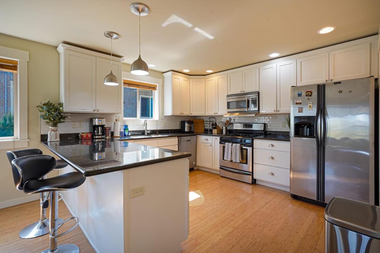 Stylish North Seattle Townhouse- Dual Master Suites Eksteriør bilde